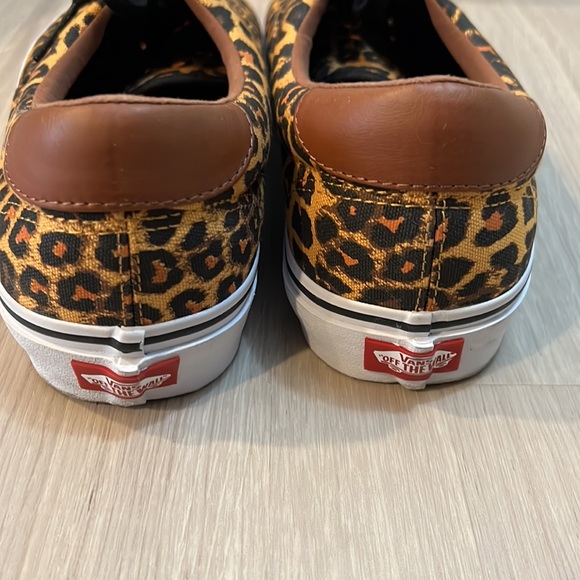 Vans - Picture 5 of 6